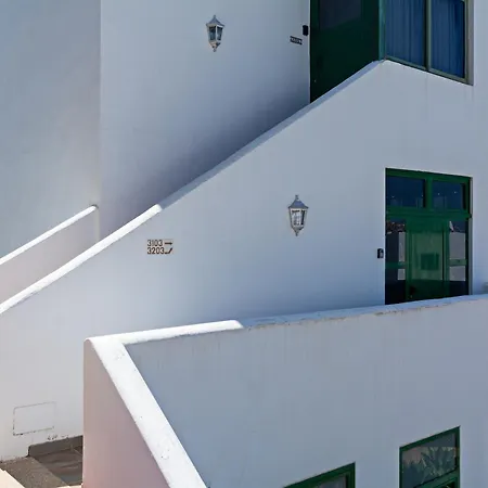 Tuscan Seaviews - 2br Pool & Terrace Apartment Teguise (Lanzarote)