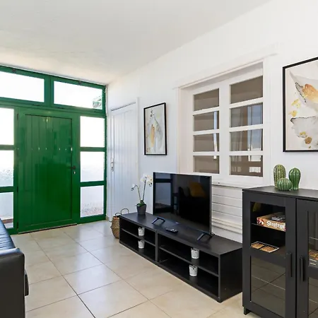 Tuscan Seaviews - 2br Pool & Terrace Appartement *